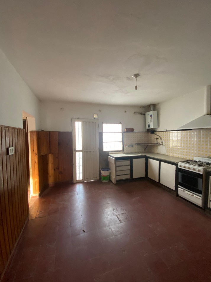 Venta de amplia propiedad con dos casas en Barrio Centro America :¡ OPORTUNIDAD UNICA!