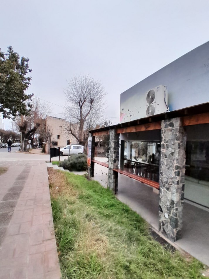 PREDIO 2 DEPARTAMNETOS Y 3 LOCALES APTOS SUB-DIVISION