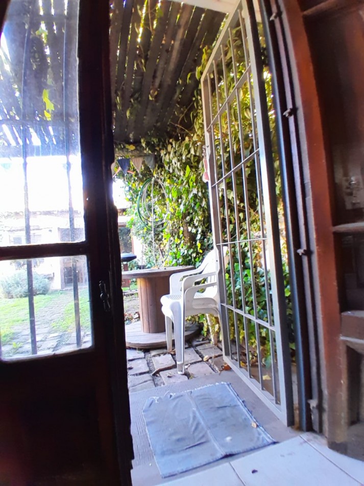 VENDE CASA CON QUINCHO 