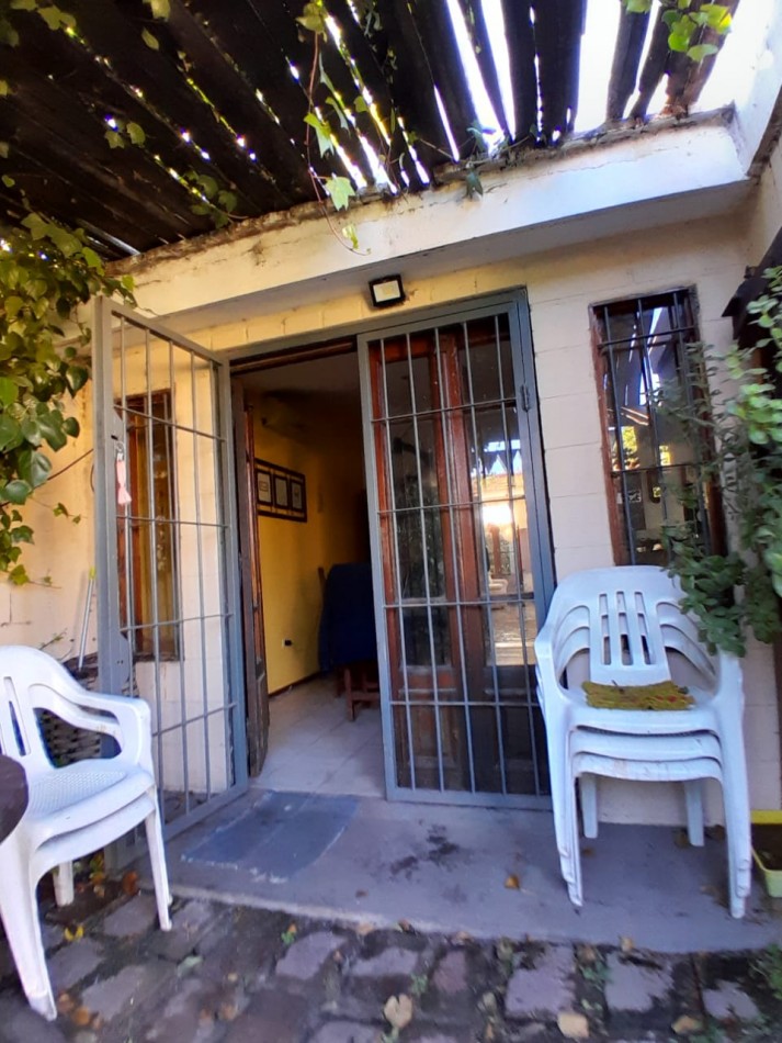VENDE CASA CON QUINCHO 