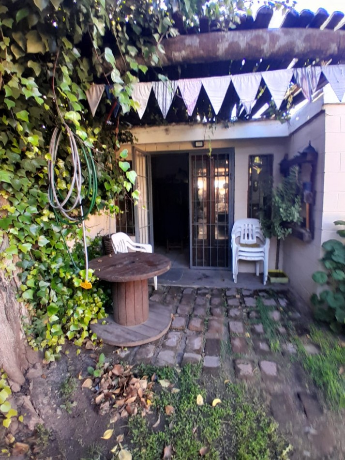 VENDE CASA CON QUINCHO 