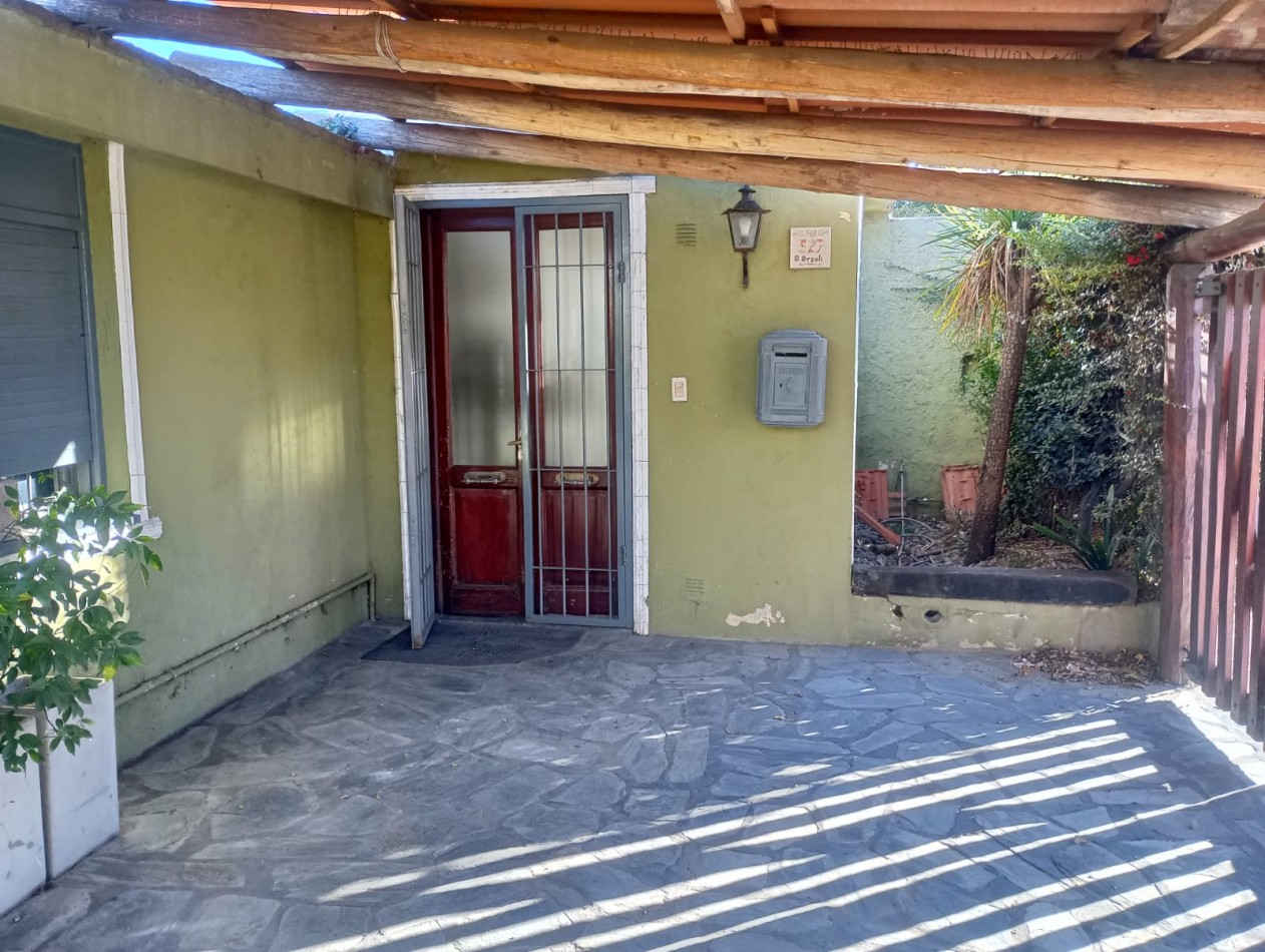 VENDE CASA CON QUINCHO 