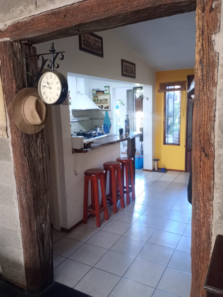 VENDE CASA CON QUINCHO 