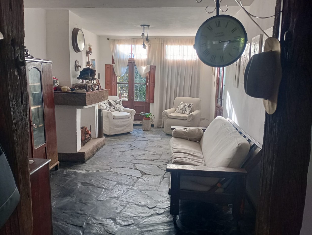 VENDE CASA CON QUINCHO 