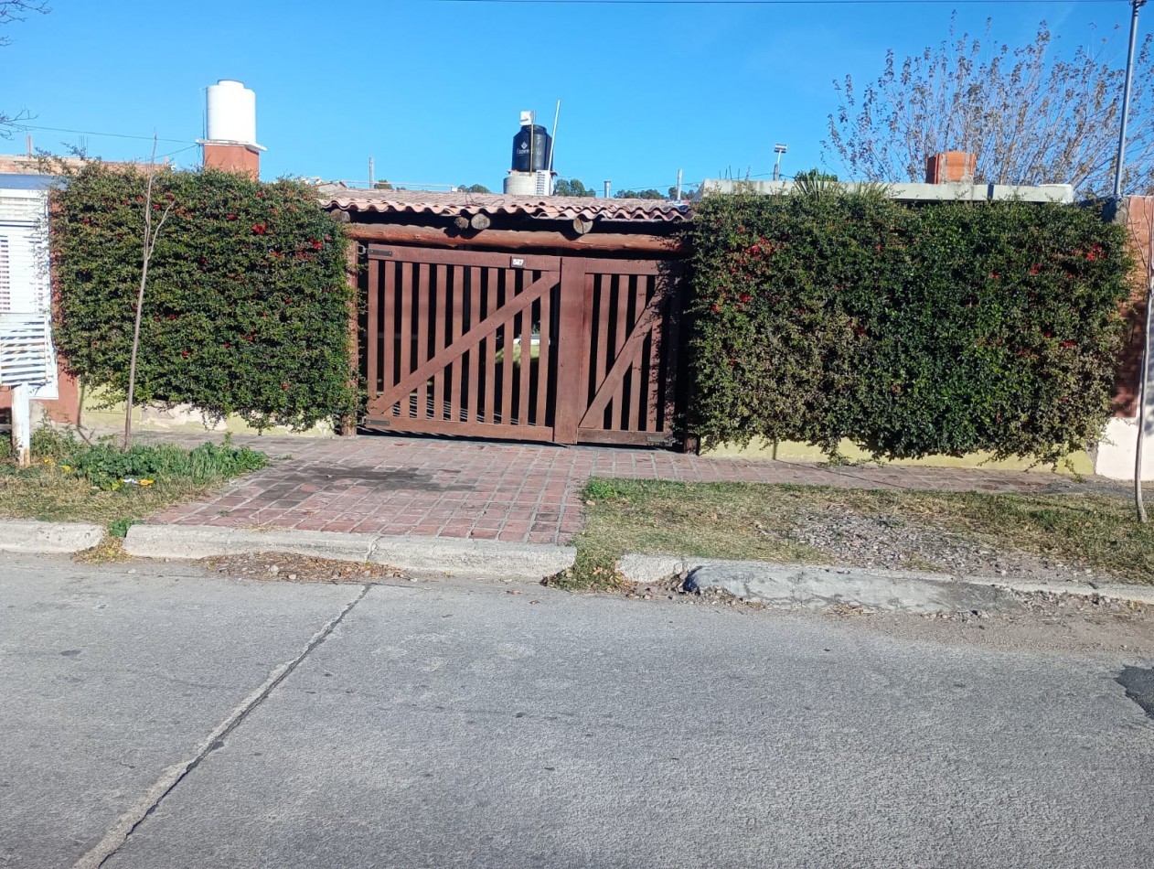 VENDE CASA CON QUINCHO 